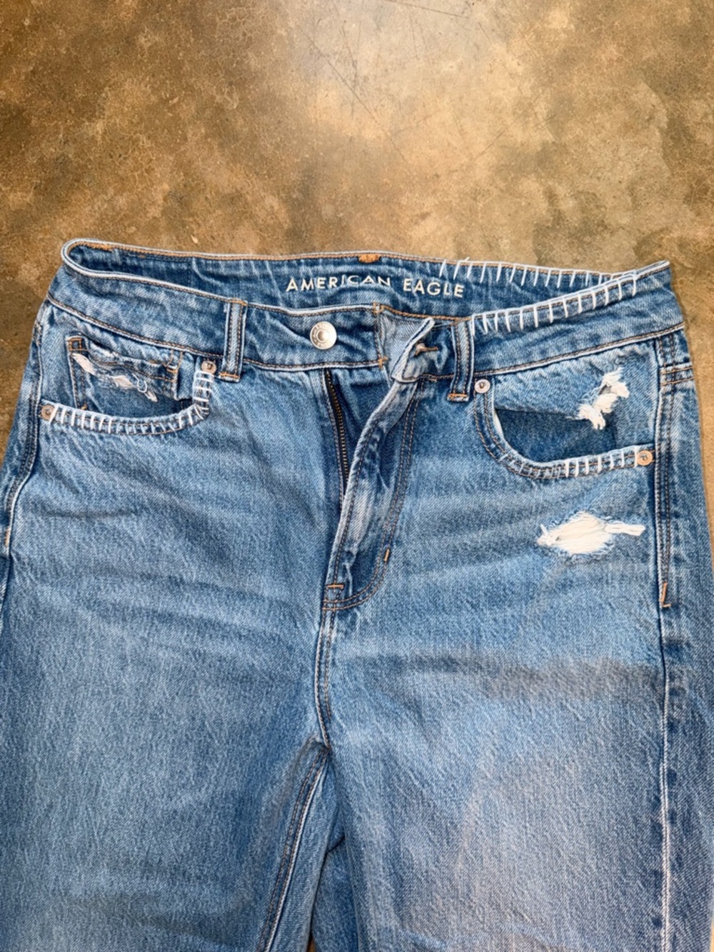 American Eagle Mom Straight Jean - Size 6 Short - Picture 4 of 9